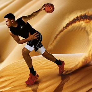 Από την άμμο στο παρκέ: Ο Γιαννούλης Λαρεντζάκης φωτογραφίζεται φέρνοντας πίσω την πρώτη έκδοση HeatGear® - Baselayer της Under Armour