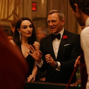 Ο Daniel Craig είναι ένας άλλος James Bond στο Saturday Night Live