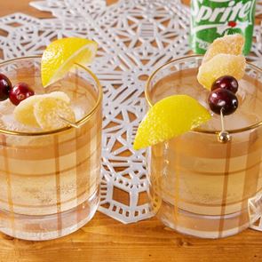 Πίνουμε το γιορτινό Honey & Spice cocktail