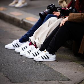 Ξέρουμε ποια sneakers της Adidas σου ταιριάζουν