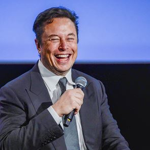 Έως και 1.000 ευρώ πωλείται το &lt;em>άρωμα&lt;/em> του Elon Musk στο eBay