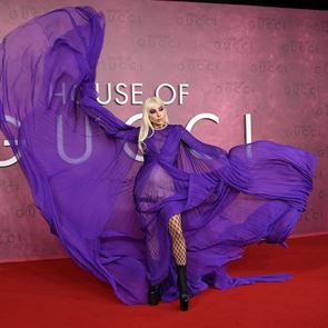 Με Gucci στο κόκκινο χαλί του House of Gucci