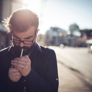3 δραστικοί τρόποι για να κόψεις το κάπνισμα, σύμφωνα με την επιστήμη