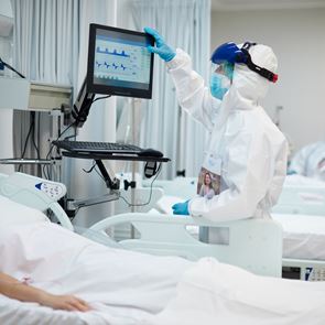 Ποιες ηλικίες ᾽προτιμά᾽ ο κορονοϊός