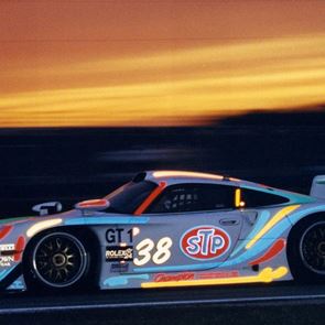 9 φωτογραφίες που αποδεικνύουν τη διαχρονική γοητεία της Porsche