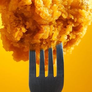 Βρήκαμε το κόλπο για να φτιάξεις τηγανητό κοτόπουλο σαν του KFC