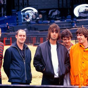 Γιατί το στυλ των Oasis παραμένει διαχρονικό