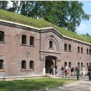 Για κάποιο λόγο, ο κόσμος κάνει σεξ σε αυτό το πολωνικό μουσείο