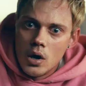 Ο Anthony Hopkins κλείδωσε τον Bill Skarsgard στο αυτοκίνητό του, στη νέα ταινία Locked