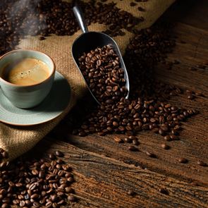 Ήξερες ότι δεν πρέπει να πετάμε τους κόκκους καφέ