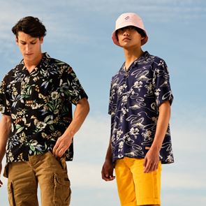 Η νέα συλλογή της Superdry με φόντο το γαλάζιο του Αττικού Ουρανού