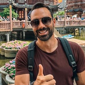 Δυσκολευτήκαμε να αναγνωρίσουμε τον Σάκη Τανιμανίδη 23 χρόνια πριν