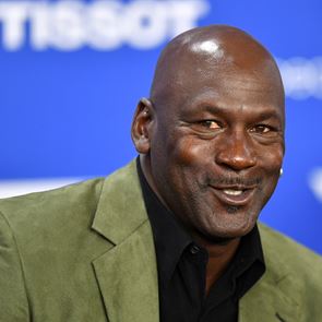 Όλοι αναρωτιούνται γιατί το NBA μετονομάζει το βραβείο MVP σε Michael Jordan Trophy