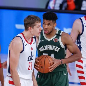 5 ιστορικές κουτουλιές που 'έπεσαν' στο NBA
