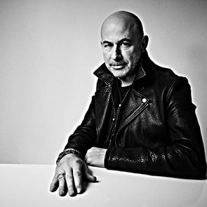 Όσα έμαθε η ζωή και η μόδα στον John Varvatos