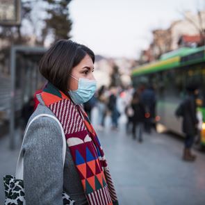 Έλληνες και <em>κορονοϊός</em>: Τι δείχνει νέα, πανελλαδική δημοσκοπήση