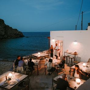 Ένα από τα ομορφότερα εστιατόρια του Αιγαίου σερβίρει για ένα βράδυ στην Αθήνα