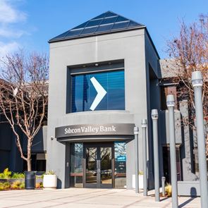 Ξεκίνησαν οι αγωγές για την ιστορική κατάρρευση της Silicon Valley Bank