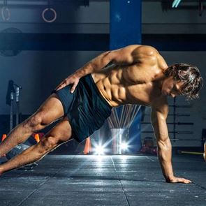 H καυτή ρουτίνα που χτίζει six-pack στο δεκάλεπτο