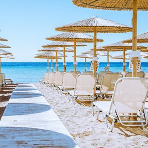 Ειδικός εξηγεί πώς θα βγούμε χωρίς κίνδυνο στην παραλία