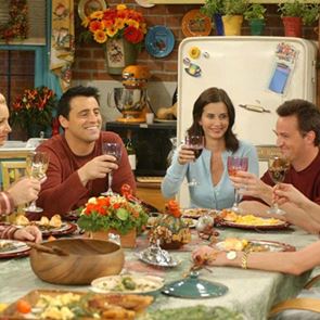 Τα &quot;Φιλαράκια&quot; κυκλοφορούν βιβλίο συνταγών