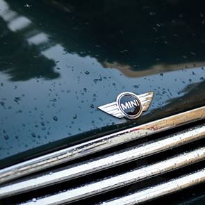 Ένα ελληνικό, κλασικό Mini Cooper σε πολύ καλή κατάσταση και συμφέρουσα τιμή