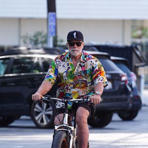 Ο Arnold Schwarzenegger στα 72 του ντύνεται αφόρητα cool