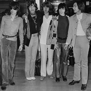 Όσα γνωρίζουμε για το Black and Blue, το θρυλικό άλμπουμ των Rolling Stones που επανακυκλοφορεί