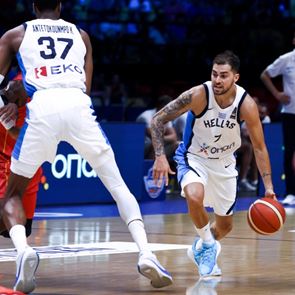 Ο παίκτης της Εθνικής, για τον οποίο μιλάει όλη η &lt;em>Ελλάδα&lt;/em> - Το απίστευτο τρίποντο