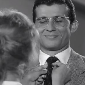 Η Παγκόσμια Ημέρα Γραβάτας δείχνει ωραιότερη μέσα από τον παλιό ελληνικό κινηματογράφο