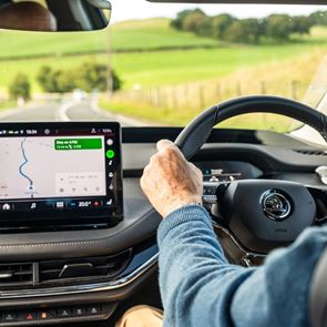 Αν οδηγείς ηλεκτρικό αυτοκίνητο, η Google είναι φίλη σου