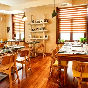 Πώς το Frankie εξελίχθηκε σε μία από τις καλύτερες τρατορίες της Αθήνας