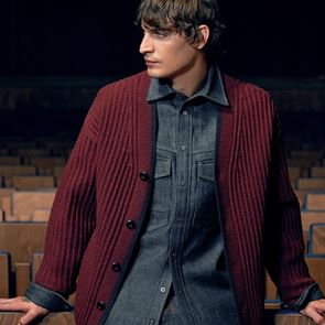 Λουκ ψαρέματος και πόλη: Πώς φορούν οι άντρες χοντρά πλεκτά και ναυτικό στυλ