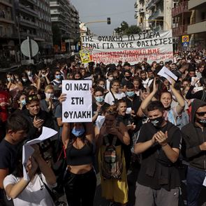 Η &lt;em>γυναίκα&lt;/em> που τόλμησε να καταγγείλει τη Χρυσή Αυγή