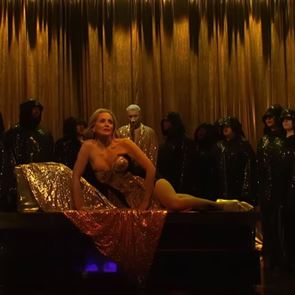 Αυτή ίσως είναι η πιο σέξι εμφάνιση της Sharon Stone τελευταία