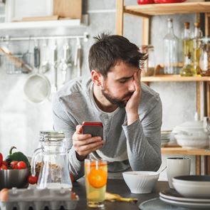 Σε τρομερή ανησυχία οι Έλληνες για την πανδημία