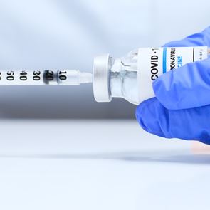 Γιατί ο πρόεδρος του ΔΣ της Moderna πούλησε μετοχές 1,4 δισ. δολ. μέσα σε 2 μήνες