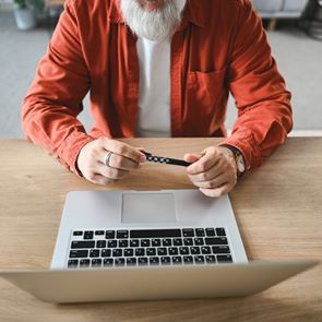 Αν η διεύθυνση του email σου είναι έτσι, τότε μάλλον είσαι γέρος