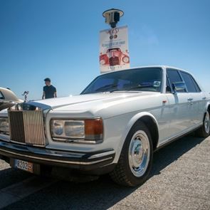 Το υπερθέαμα κλασικών αυτοκινήτων και μοτοσικλετών του Αλίμου επιστρέφει