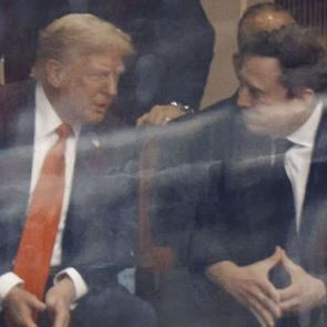 Τι είπαν μεταξύ τους οι Donald Trump και Elon Musk στην κηδεία του Charlie Kirk -Κάποιος διάβασε τα χείλη τους