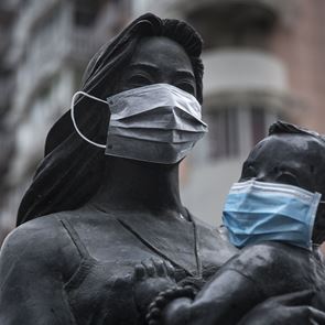 Με μάσκα την εποχή του κορονοϊού, οι φωτογραφίες