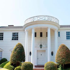 Σύντομα θα μπορείς να κοιμηθείς στην έπαυλη που έμενε ο &#39;Πρίγκιπας του Μπελ Αιρ