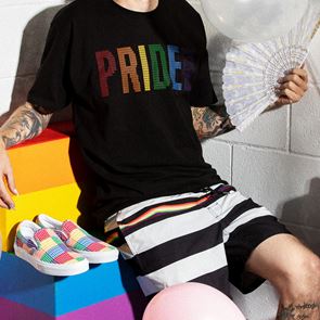 Η Vans τιμά το Pride 2021