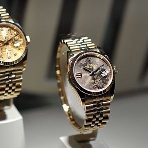 Αγοράζοντας Rolex αξίας 61,4 εκατ. Ευρώ