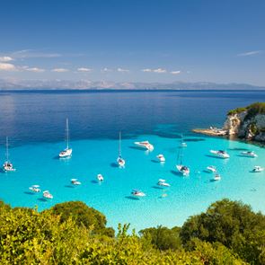 H ελληνική παραλία που διαγωνίζεται σε ομορφιά την Καραϊβική