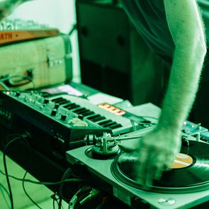 Μία βόλτα στην underground ηλεκτρονική Αθήνα