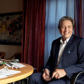 Πριν από τον Elon Musk, υπήρξε ο Errol