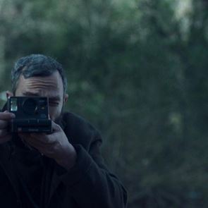 Πρώτο trailer για τα &quot;Μήλα&quot; με τον Άρη Σερβετάλη