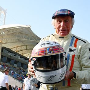 O Michael Schumacher υπέγραψε συλλεκτικό κράνος 12 χρόνια μετά το ατύχημά