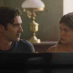 Ο Χριστόφορος Παπακαλιάτης πάει <em>Netflix</em>